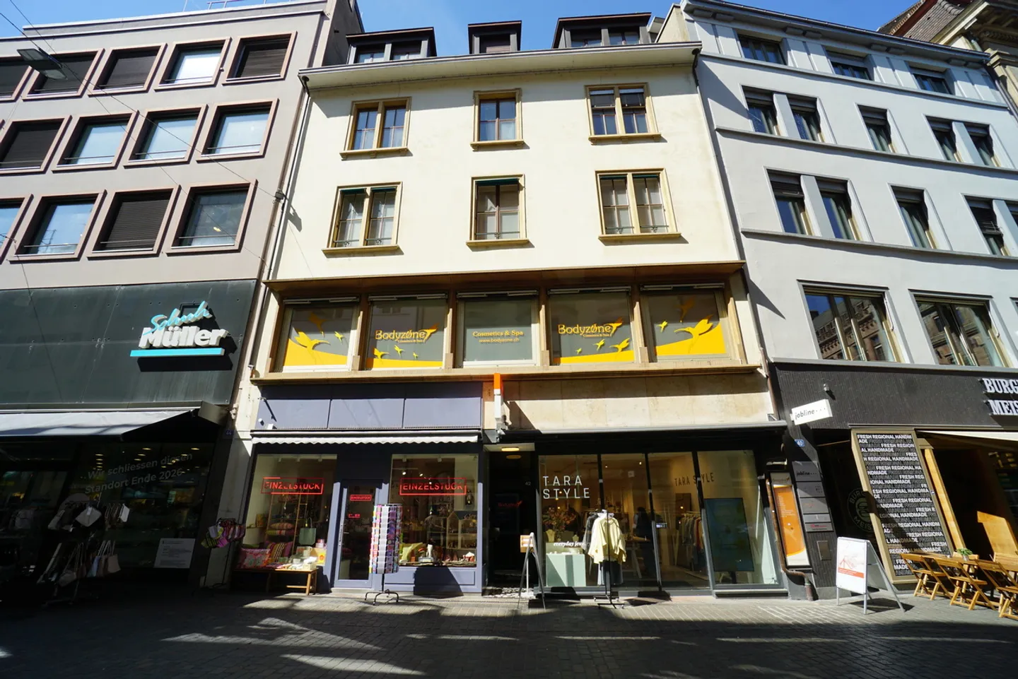 Mixed-use building for sale - Photo 1 of 19