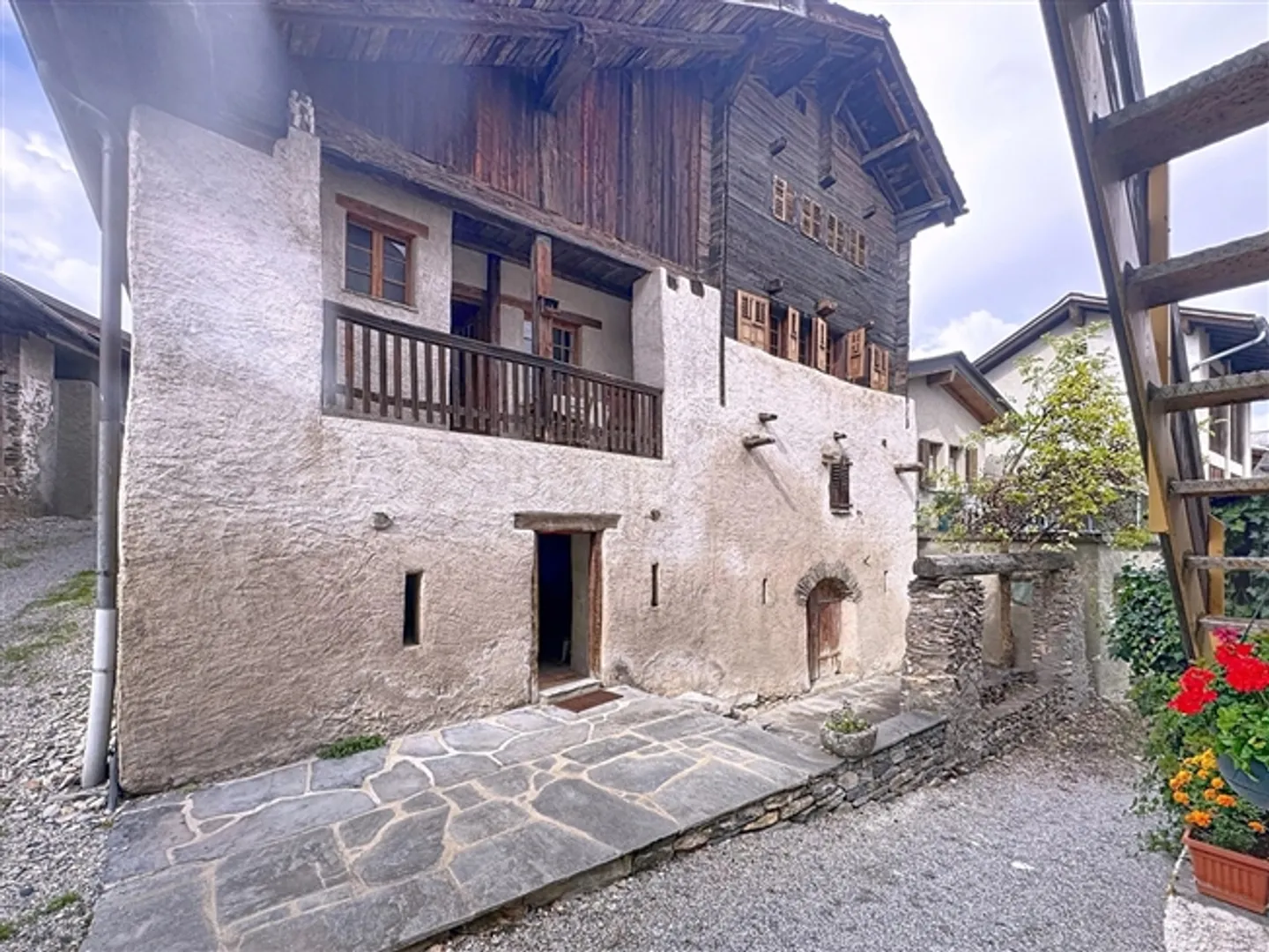 Rare opportunité au cœur du vieux village de Lens ! - Photo 2 sur 14