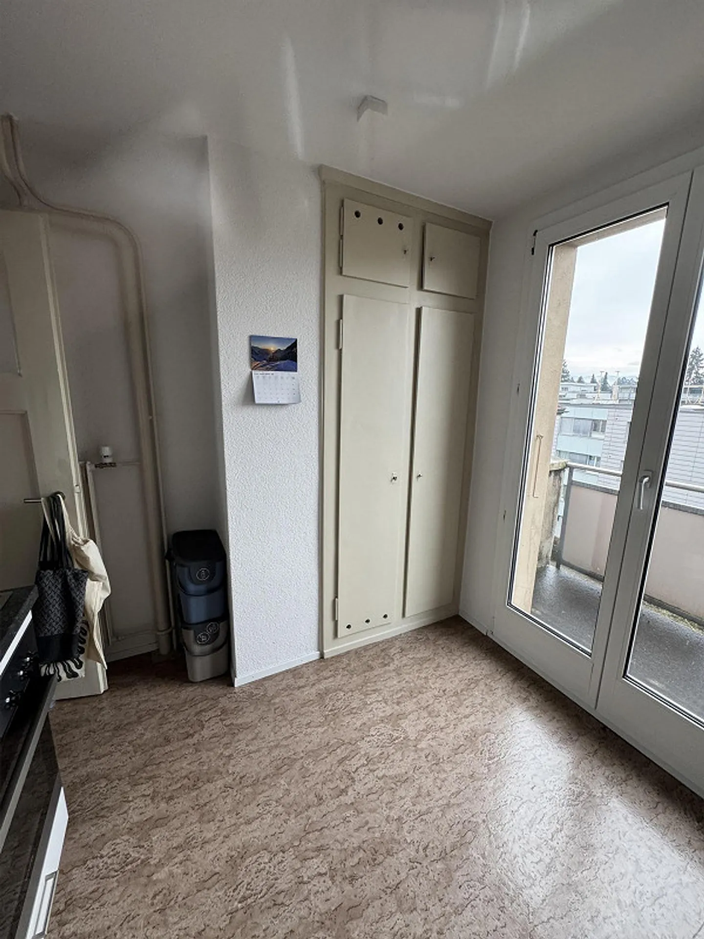 Charmante appartement 3 pièces près de la ville - Photo 3 sur 9