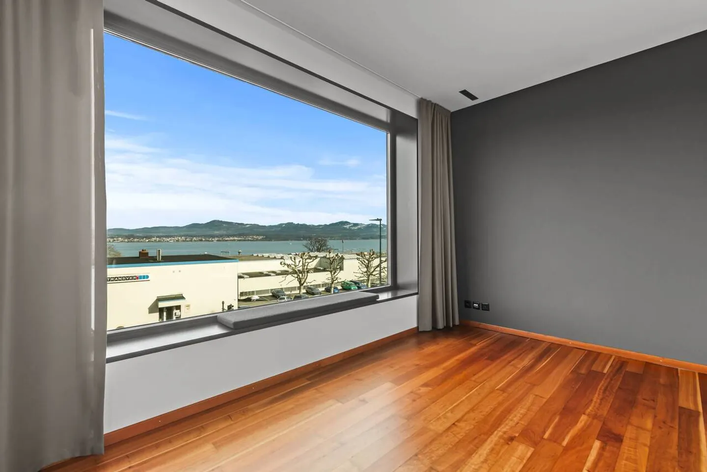 The Great Elegance - with Lake View! - Photo 2 of 27