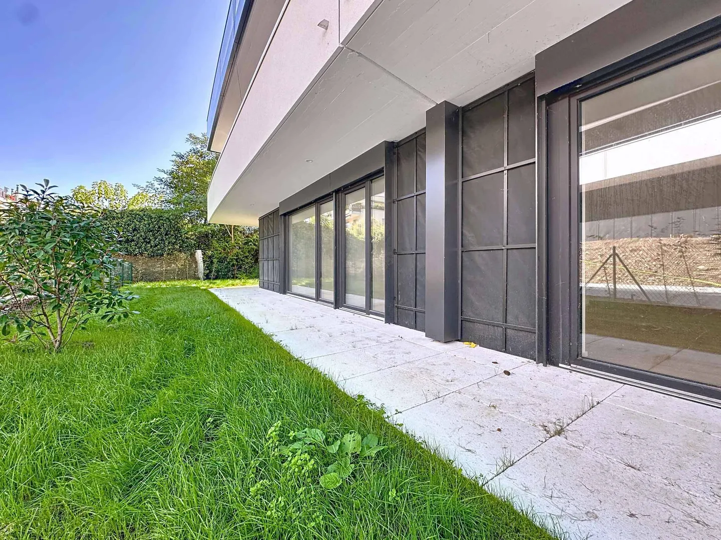 Eccezionale appartamento di 5,5 stanze al piano terra con terrazza e giardino privato - Foto 9 di 13