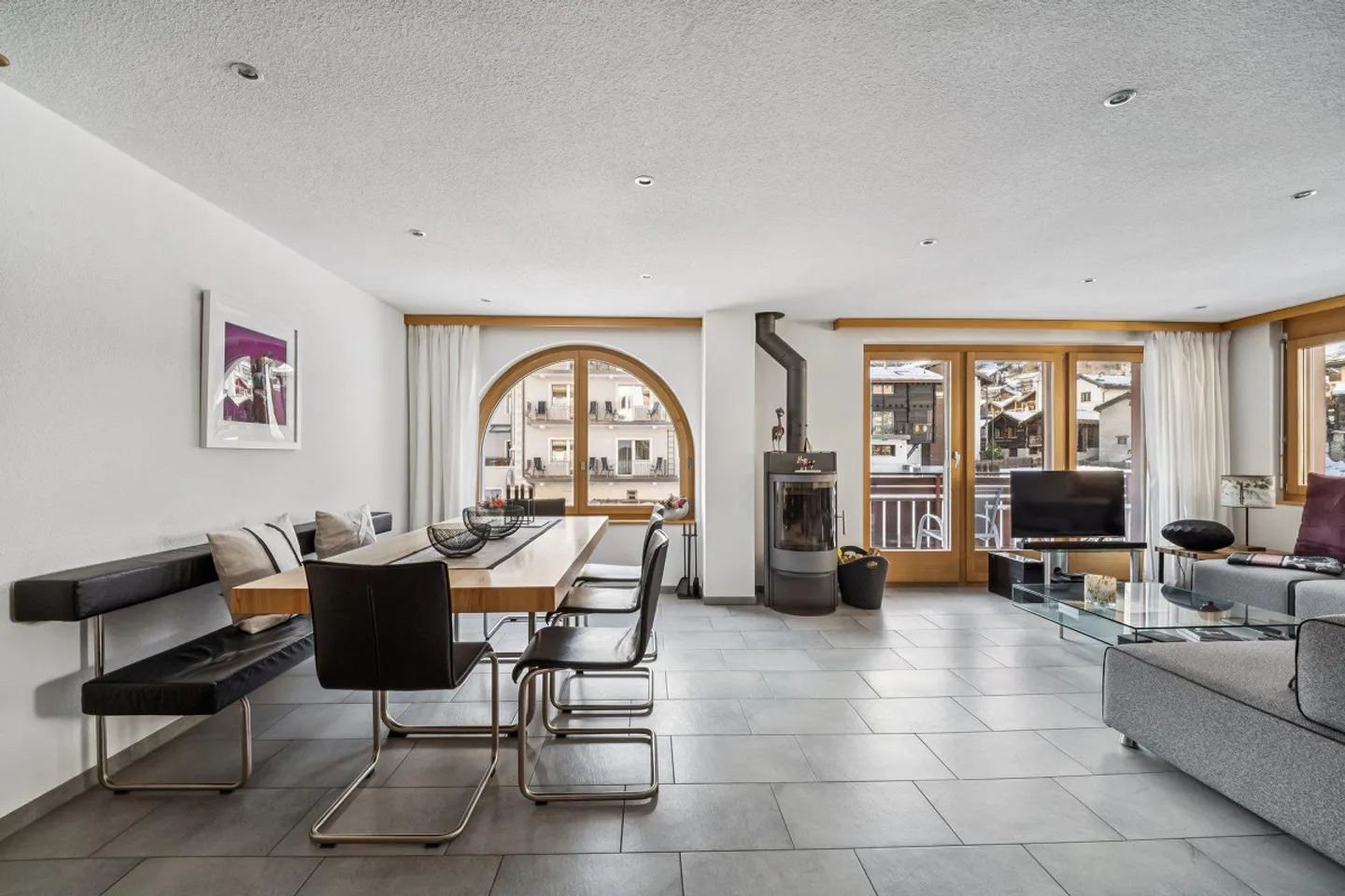 Appartement secondaire de 4,5 pièces situé au centre avec vue sur le Cervin - Photo 2 sur 11