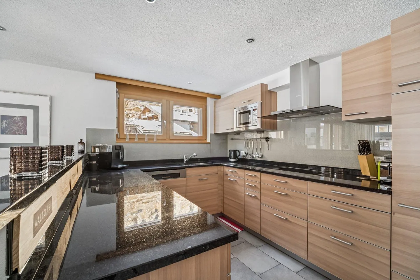 Appartement secondaire de 4,5 pièces situé au centre avec vue sur le Cervin - Photo 3 sur 11