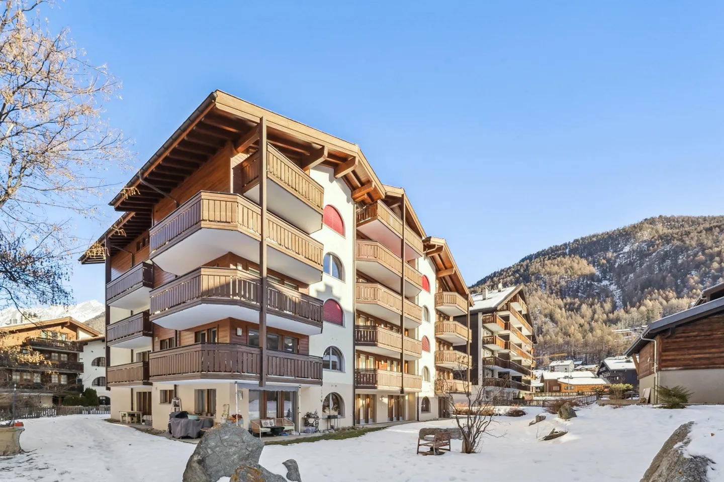 Appartement secondaire de 4,5 pièces situé au centre avec vue sur le Cervin - Photo 1 sur 11