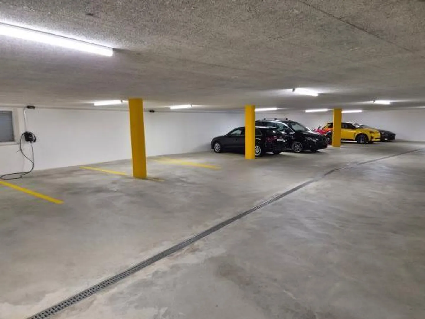 Places de stationnement souterrain dans le centre du village de Beckenried - Photo 2 sur 2