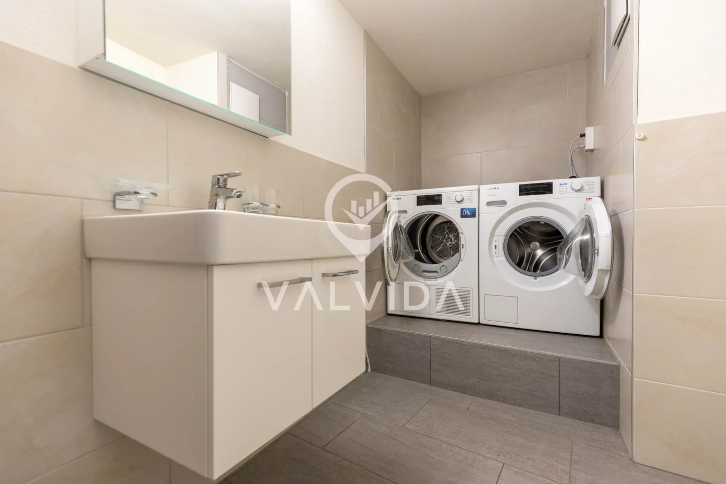 Exclusive: Completely renovated house with two apartments in the municipality of Varen - Photo 7 of 14