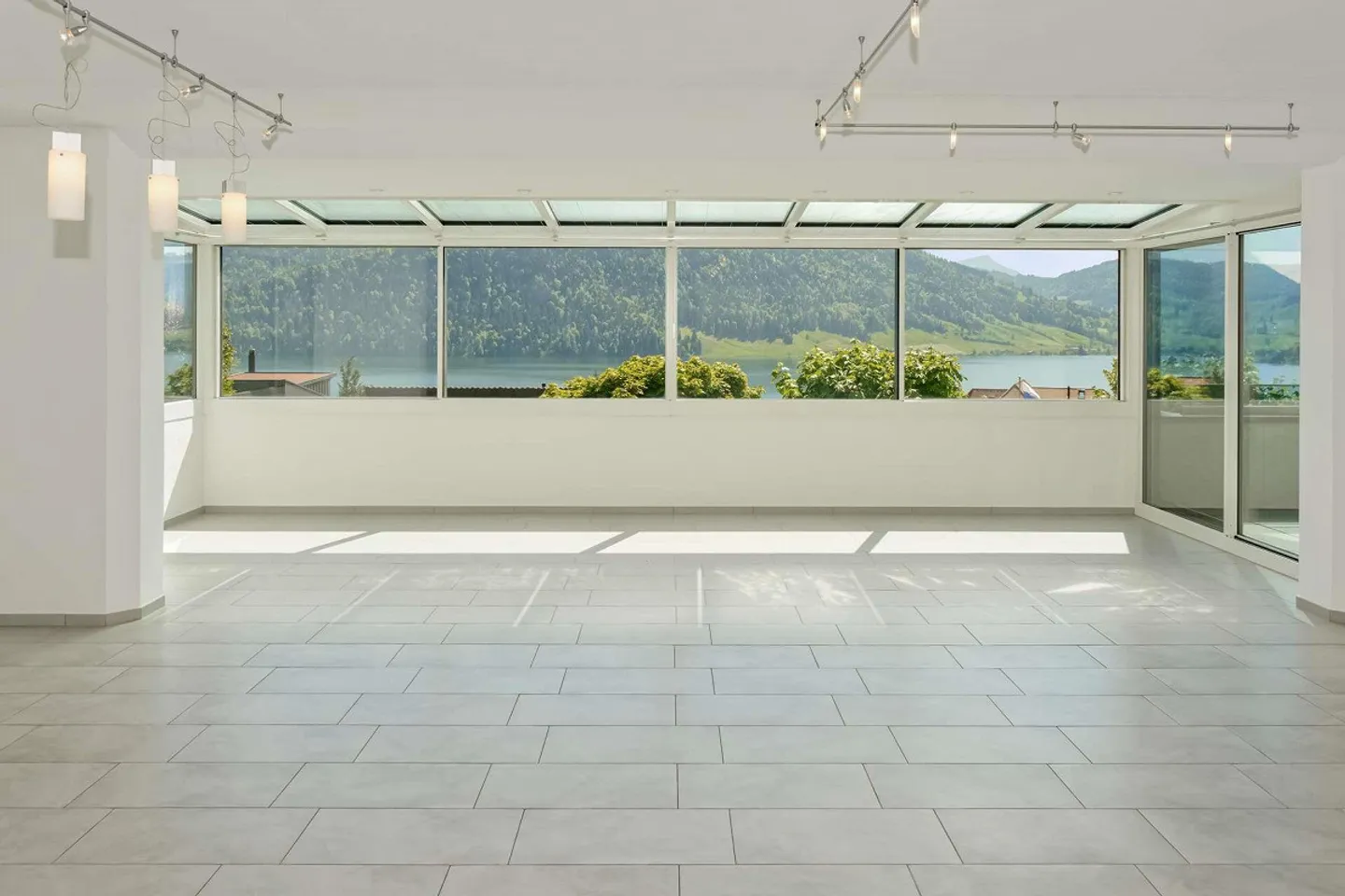 Terrace Apartment with Lake View and Garden - Photo 2 of 7