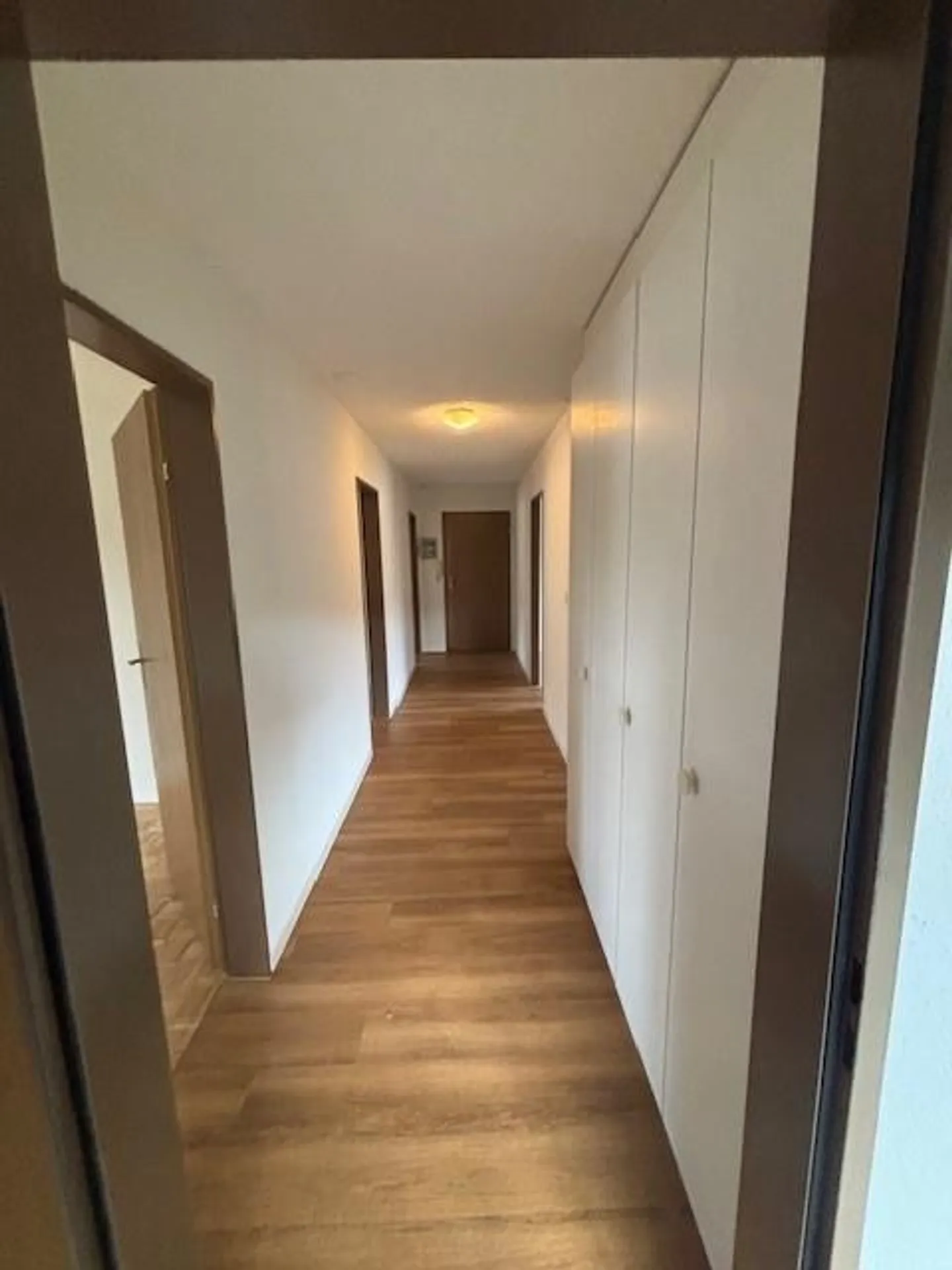 Appartement familial abordable dans un quartier résidentiel - Photo 2 sur 8
