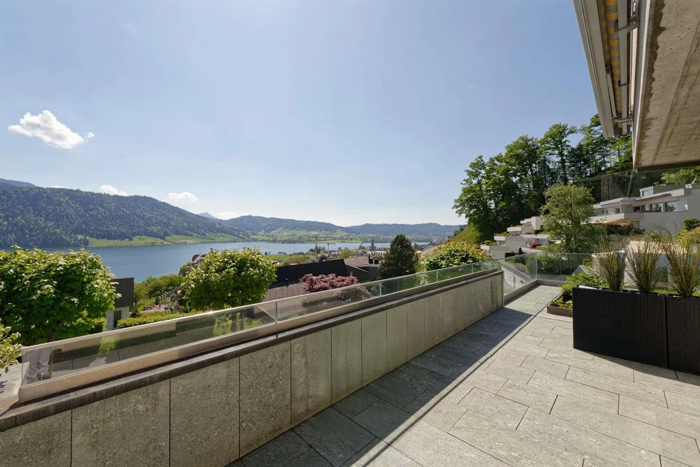 Terrace Apartment with Lake View and Garden - Photo 6 of 7