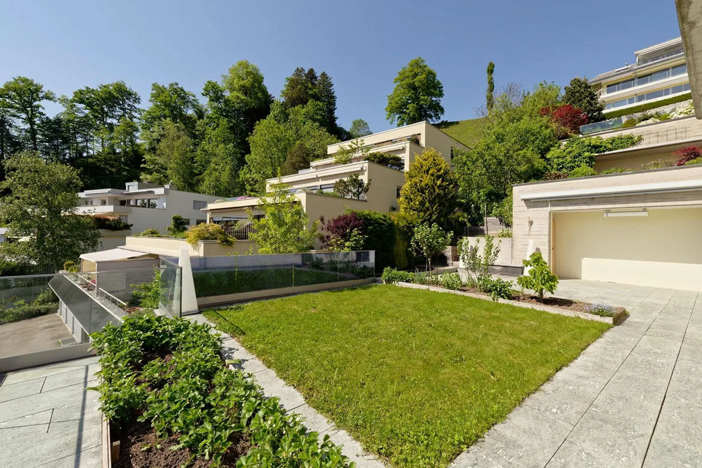 Terrace Apartment with Lake View and Garden - Photo 7 of 7