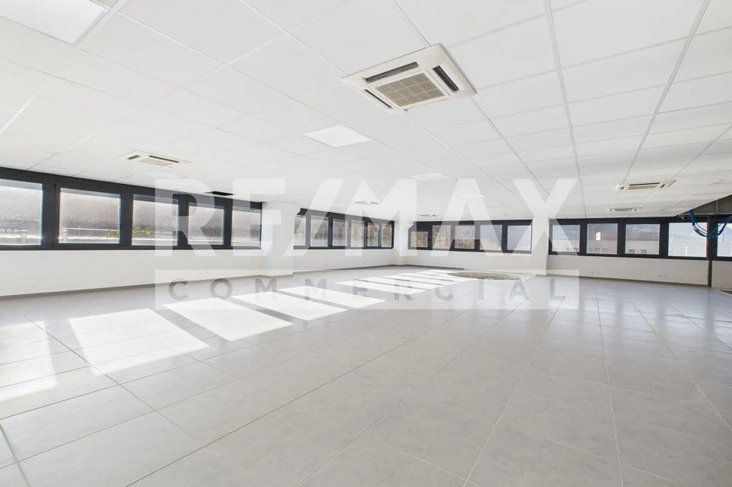 Modern Commercial Space with Terrace - Photo 3 of 13