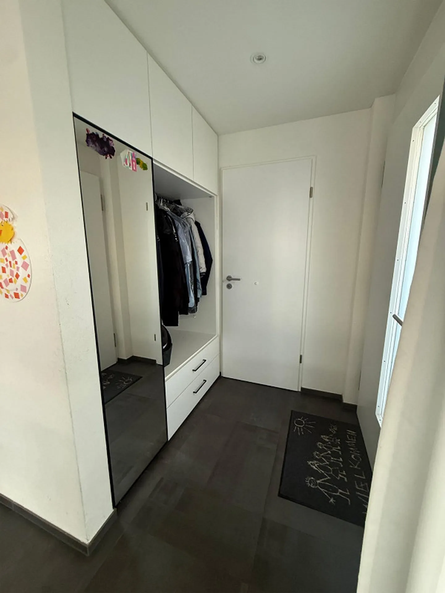 Modernes Familienhaus mit Garten - Foto 7 von 13