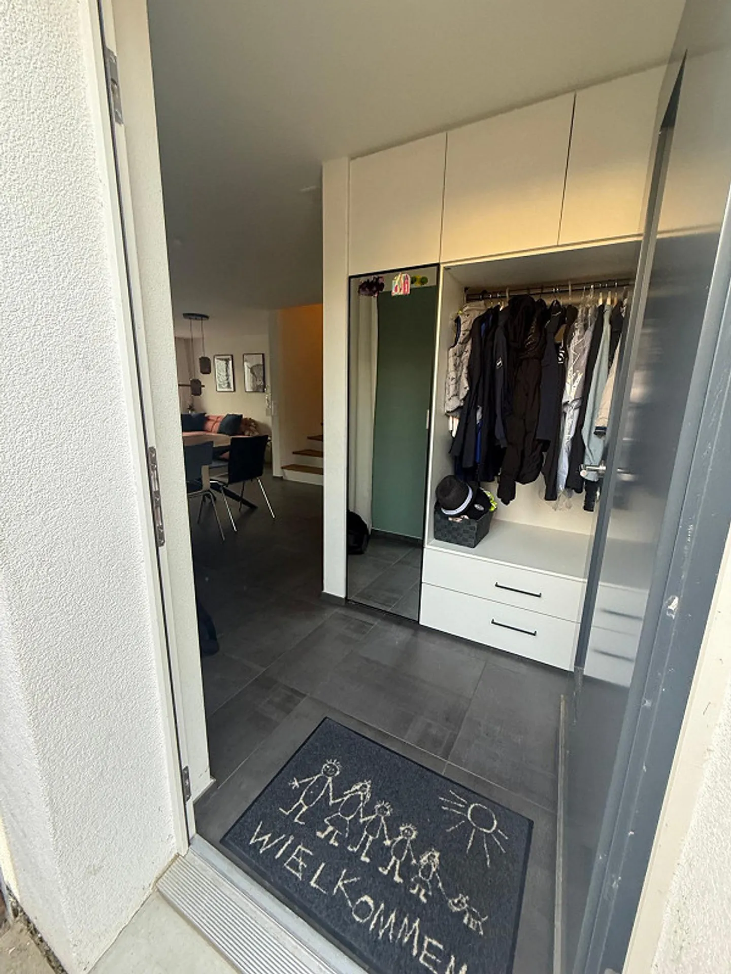 Modernes Familienhaus mit Garten - Foto 6 von 13