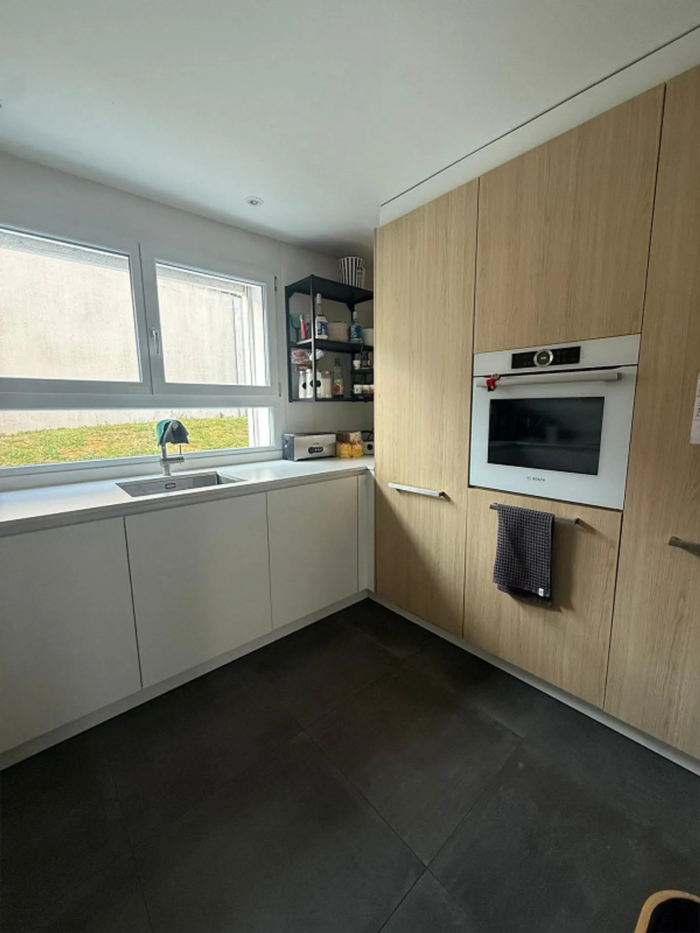 Modernes Familienhaus mit Garten - Foto 8 von 13