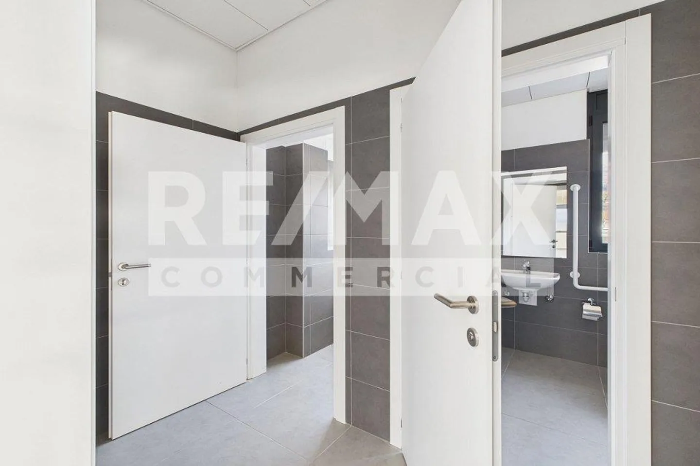 Modern Commercial Space with Terrace - Photo 8 of 13