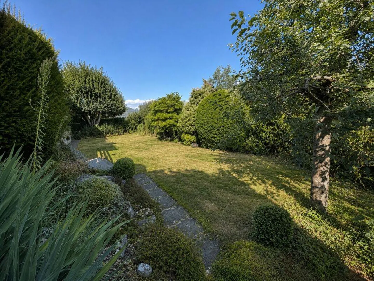 Charmantes freistehendes Haus mit Garten - Foto 2 von 15