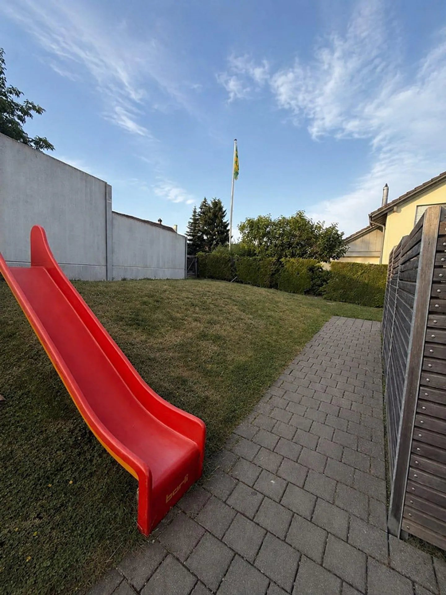 Modernes Familienhaus mit Garten - Foto 4 von 13