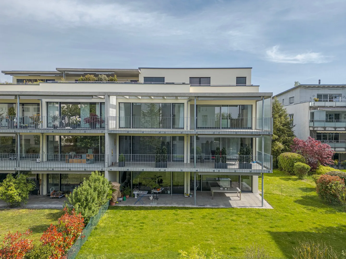 Vie spacieuse avec balcon ensoleillé au cœur de Lyss - Photo 1 sur 15