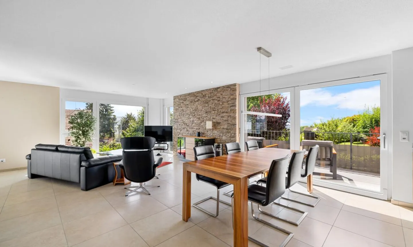 Charming Apartment with Garden - Photo 4 of 13