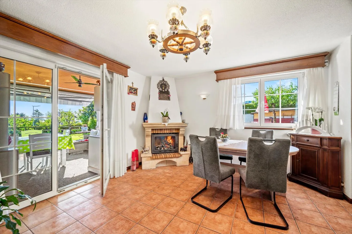 Beautiful individual villa with 7.5 rooms located in St-Légier, offering generous space - Photo 5 of 13
