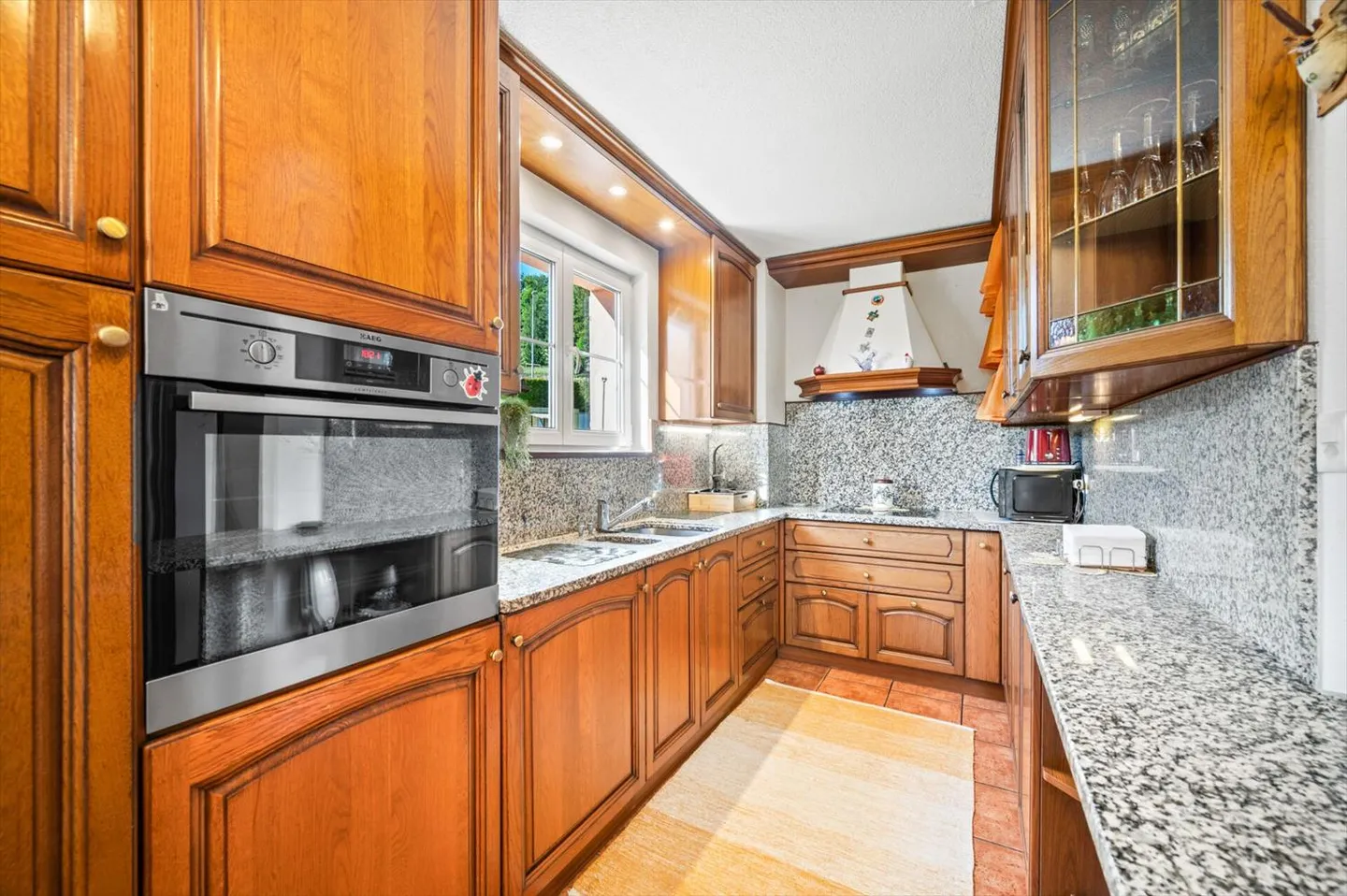 Beautiful individual villa with 7.5 rooms located in St-Légier, offering generous space - Photo 6 of 13