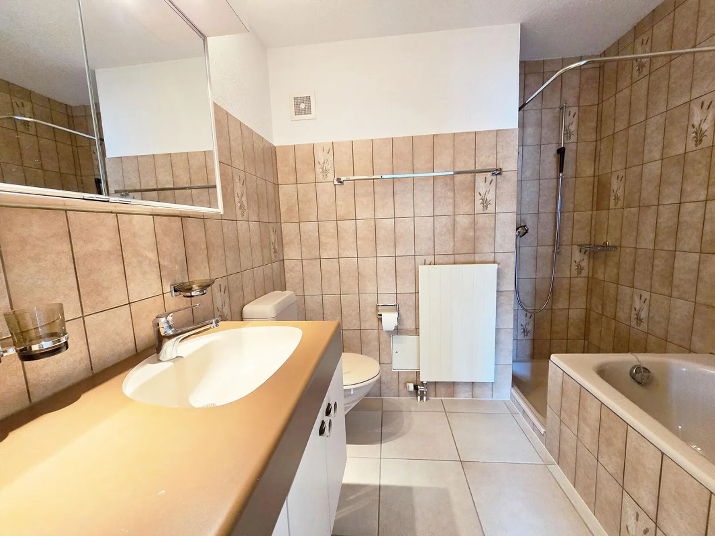 Condominio attraente di 4,5 stanze in una posizione tranquilla - Foto 5 di 8