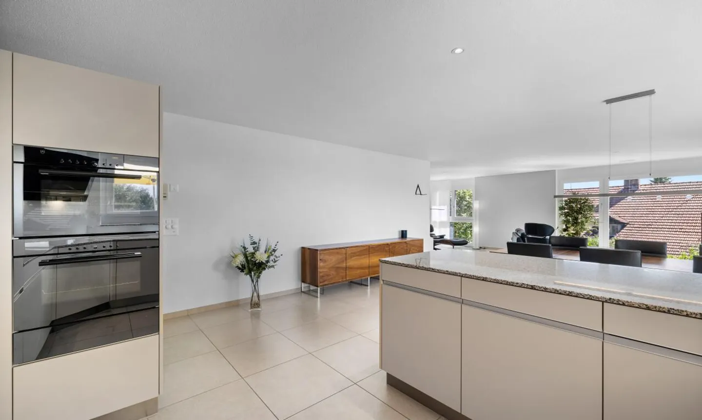 Charming Apartment with Garden - Photo 10 of 13