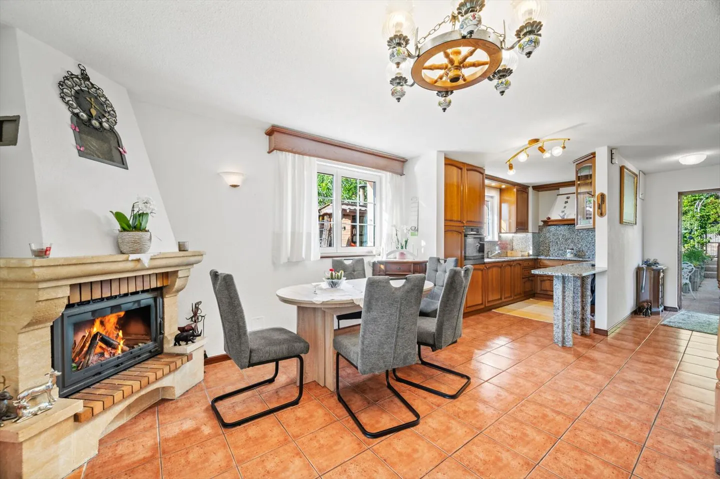Beautiful individual villa with 7.5 rooms located in St-Légier, offering generous space - Photo 9 of 13