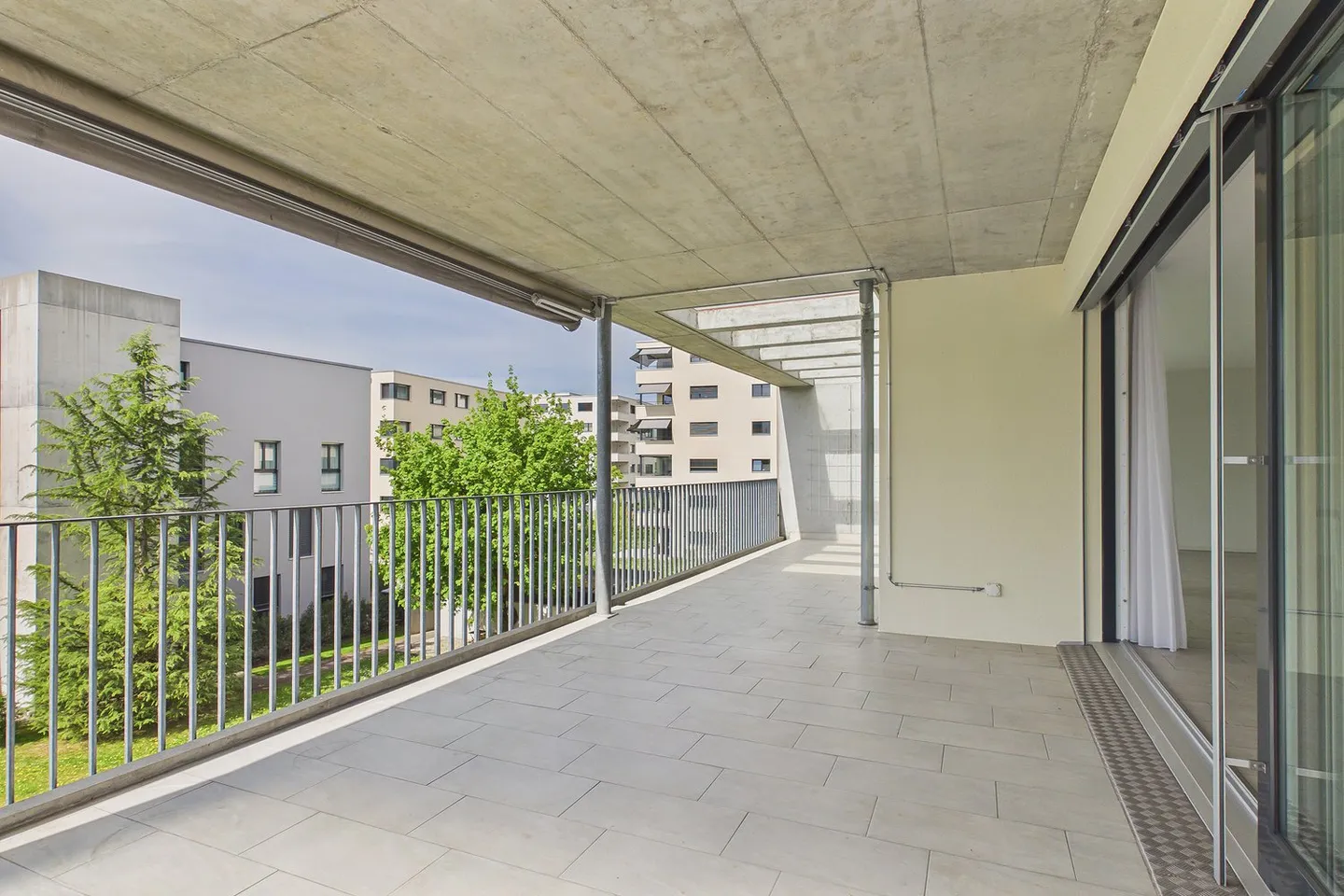 Vie spacieuse avec balcon ensoleillé au cœur de Lyss - Photo 8 sur 15