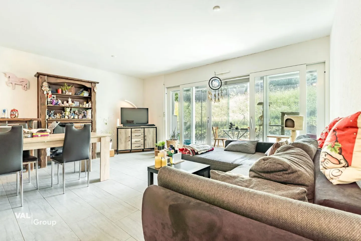 Helles 2.5-Zimmer-Wohnung mit geräumiger Loggia in bevorzugter Umgebung - Foto 1 di 10