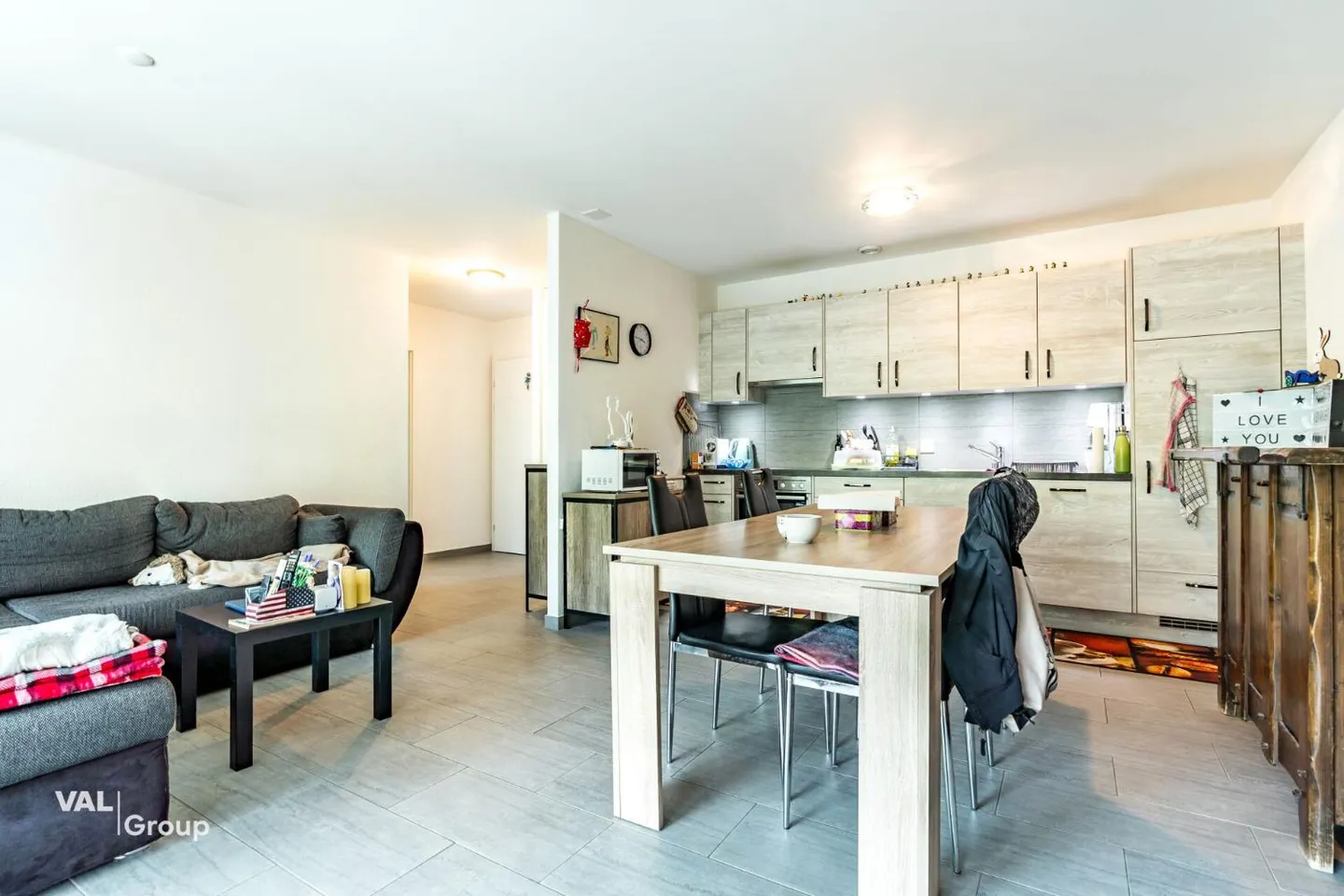 Helles 2.5-Zimmer-Wohnung mit geräumiger Loggia in bevorzugter Umgebung - Foto 3 di 10