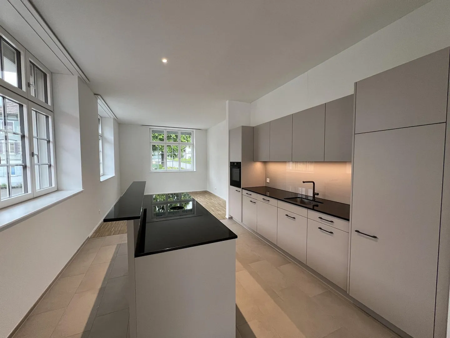 Modern, bright and spacious – 4.5-room apartment in new building - Photo 1 of 9