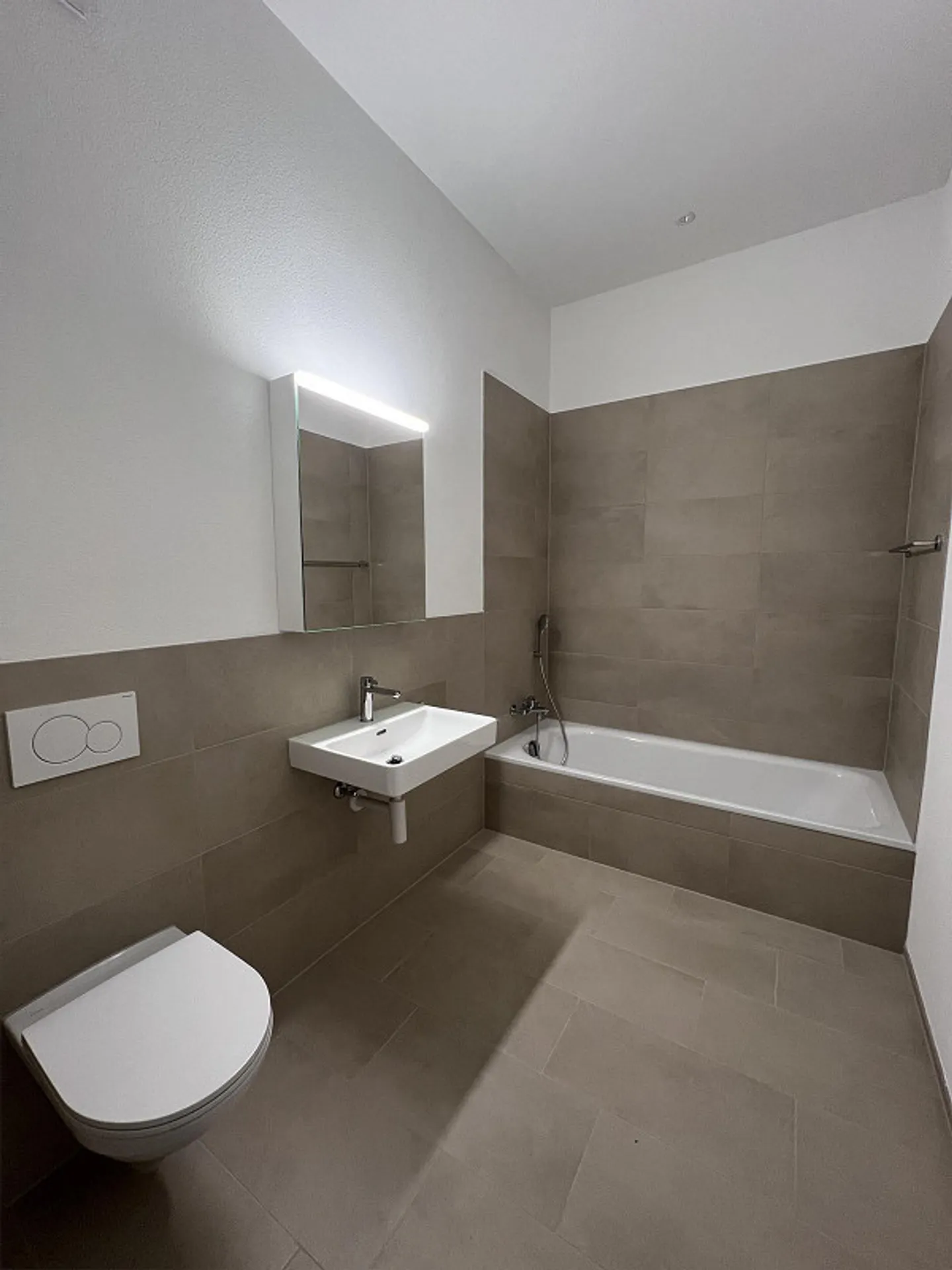 Modern, bright and spacious – 4.5-room apartment in new building - Photo 7 of 9