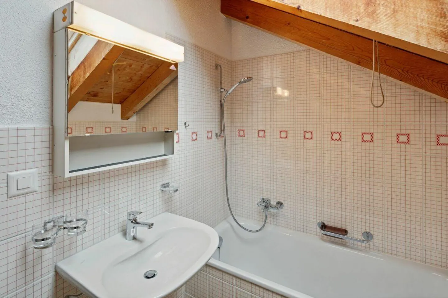 Charmante Dachwohnung in Grabs - Foto 8 von 9