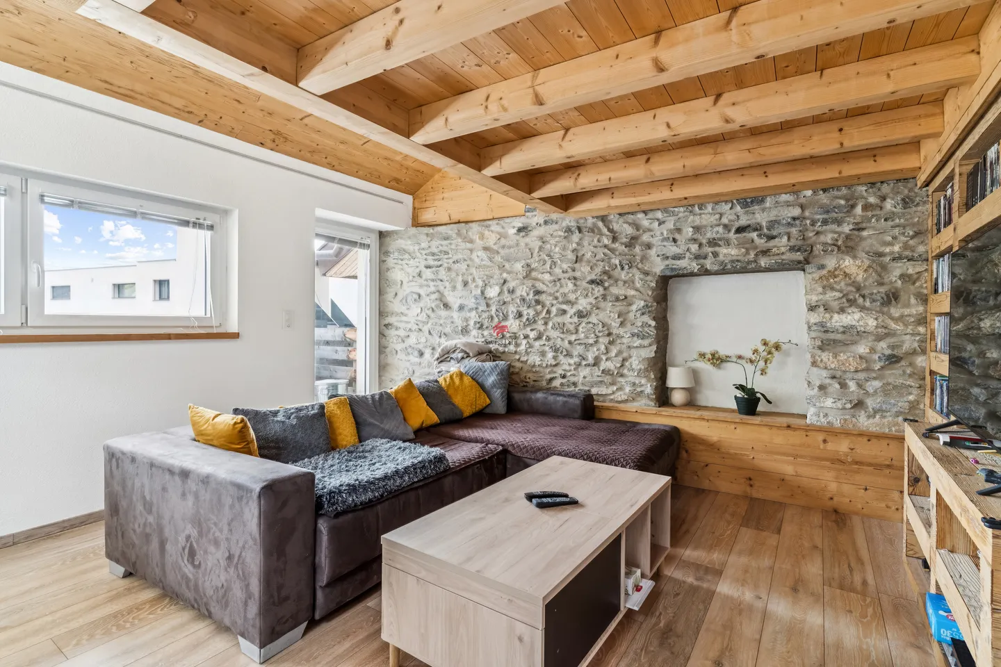 Renovated 4.5 Room House - Brightness and Modern Comfort - Photo 4 of 11