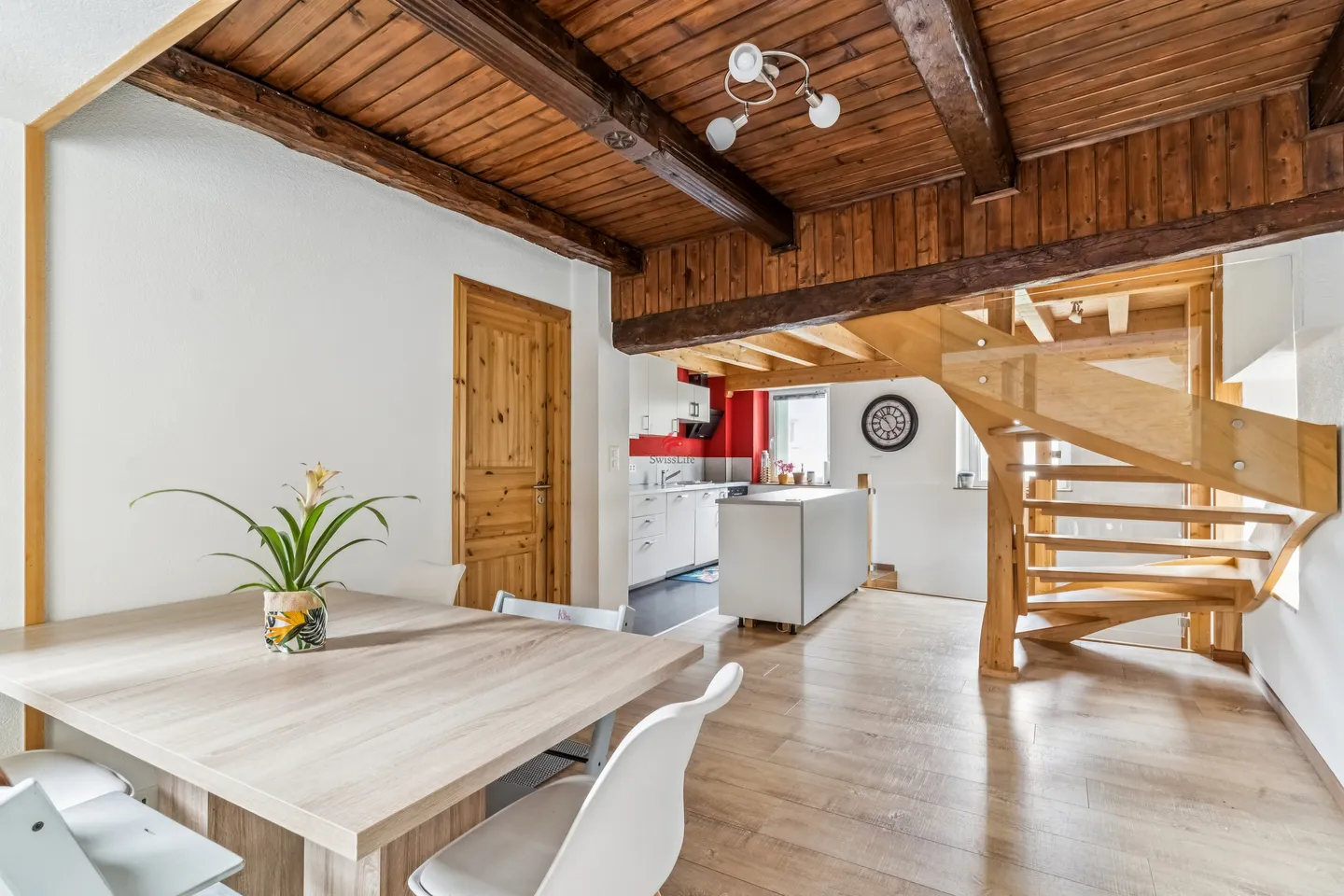 Renovated 4.5 Room House - Brightness and Modern Comfort - Photo 5 of 11