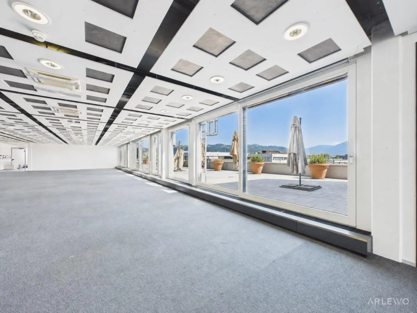 Modernes Büro mit Dachterrasse - Foto 1 von 21