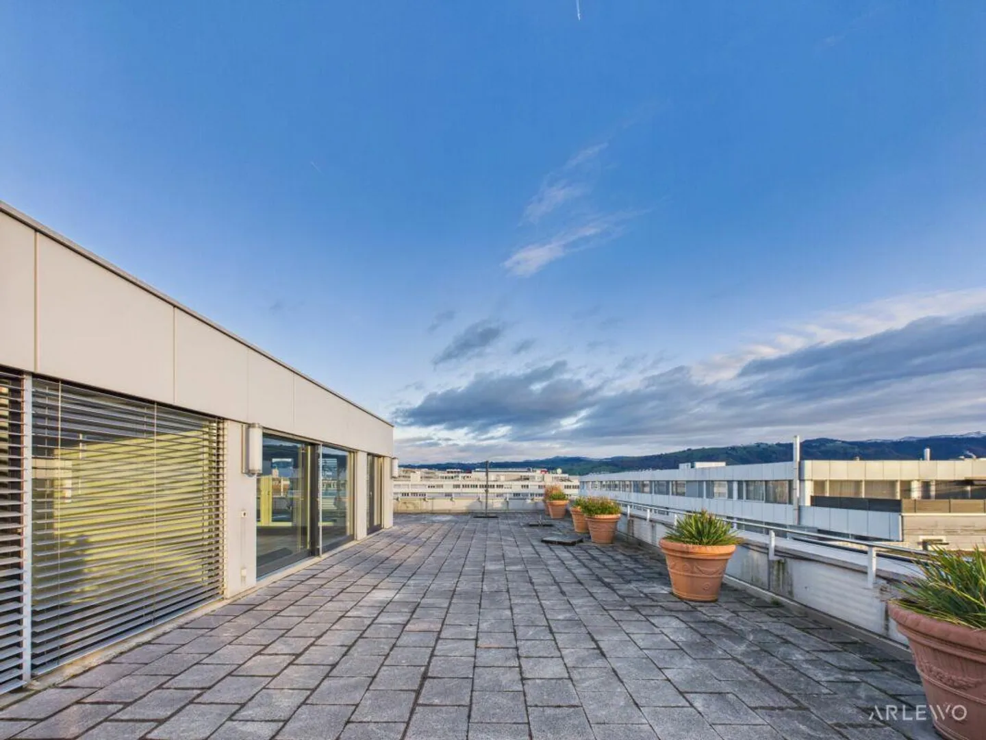 Modernes Büro mit Dachterrasse - Foto 12 von 21