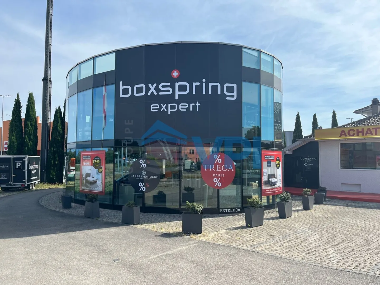 Commerce - Photo 1 of 5