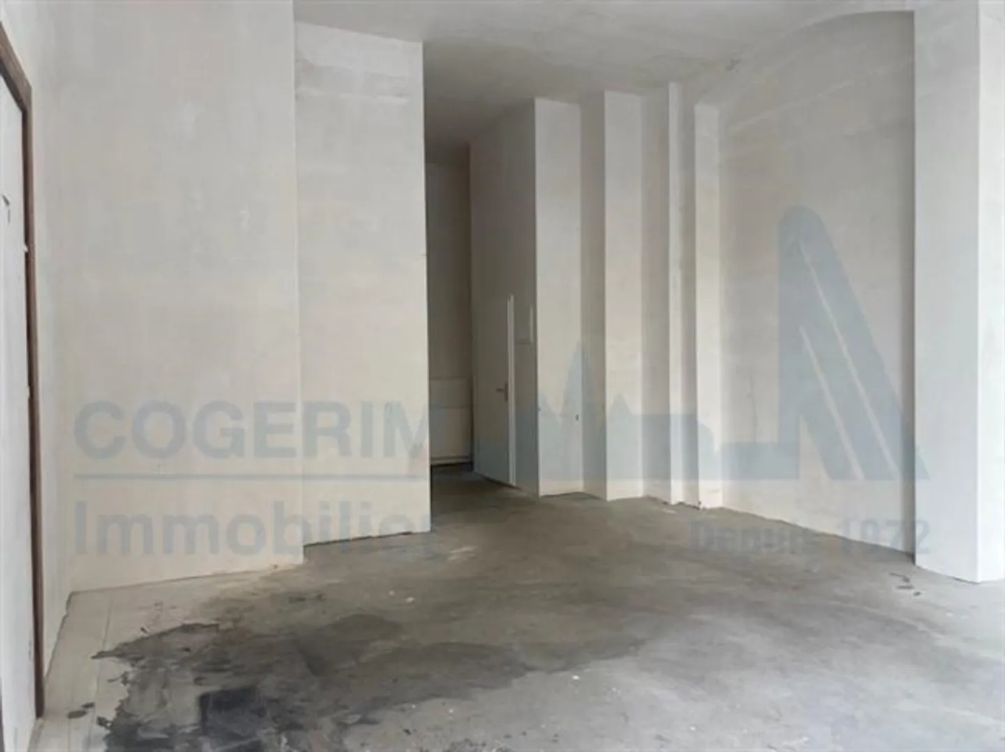 Passage of approx. 37.68 m2, in a building classified as a monument and site of the canton - Photo 2 of 5