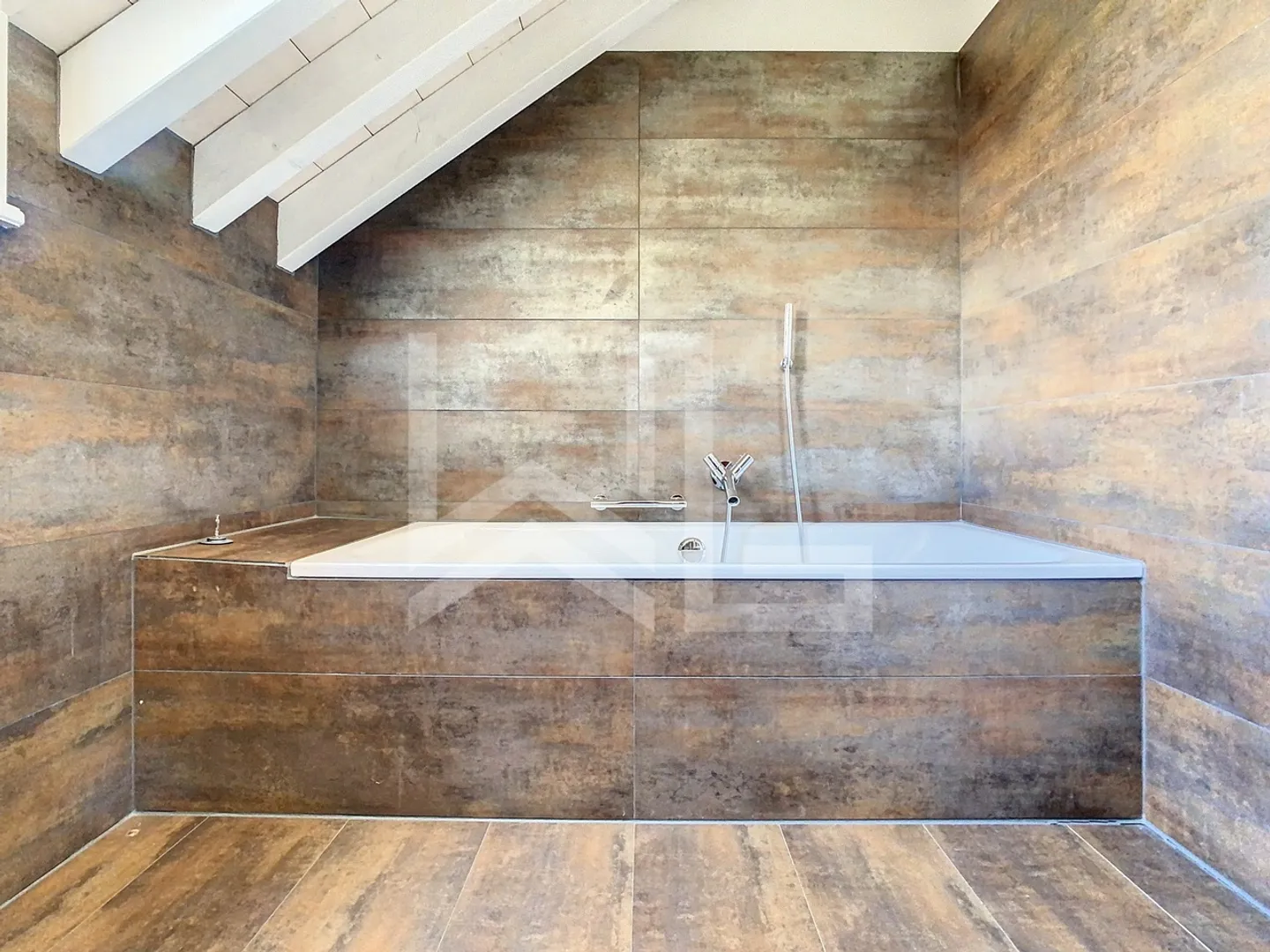 Proprietà con appartamento adiacente e piscina interna - Foto 10 di 11