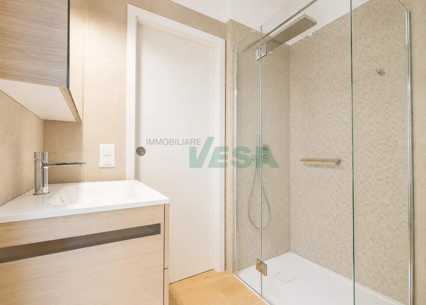 Helle 4,5-Zimmer-Wohnung mit Terrasse und schönem privatem Garten - Foto 8 von 11