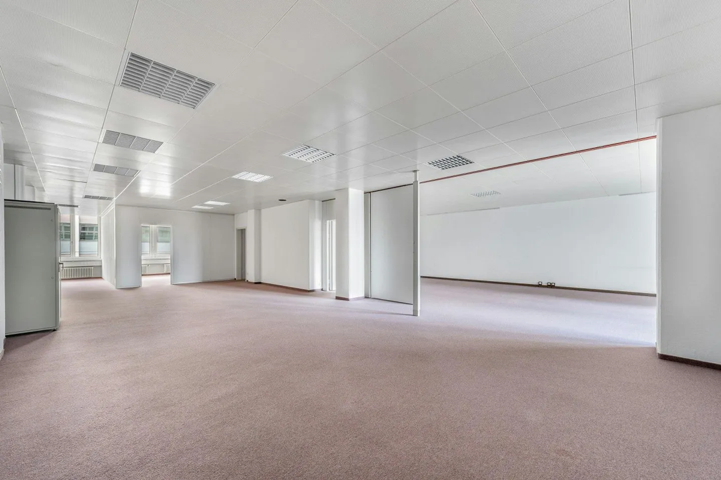 Spacious commercial/office space on the 1st floor in Zurich-Altstetten - Photo 9 of 13