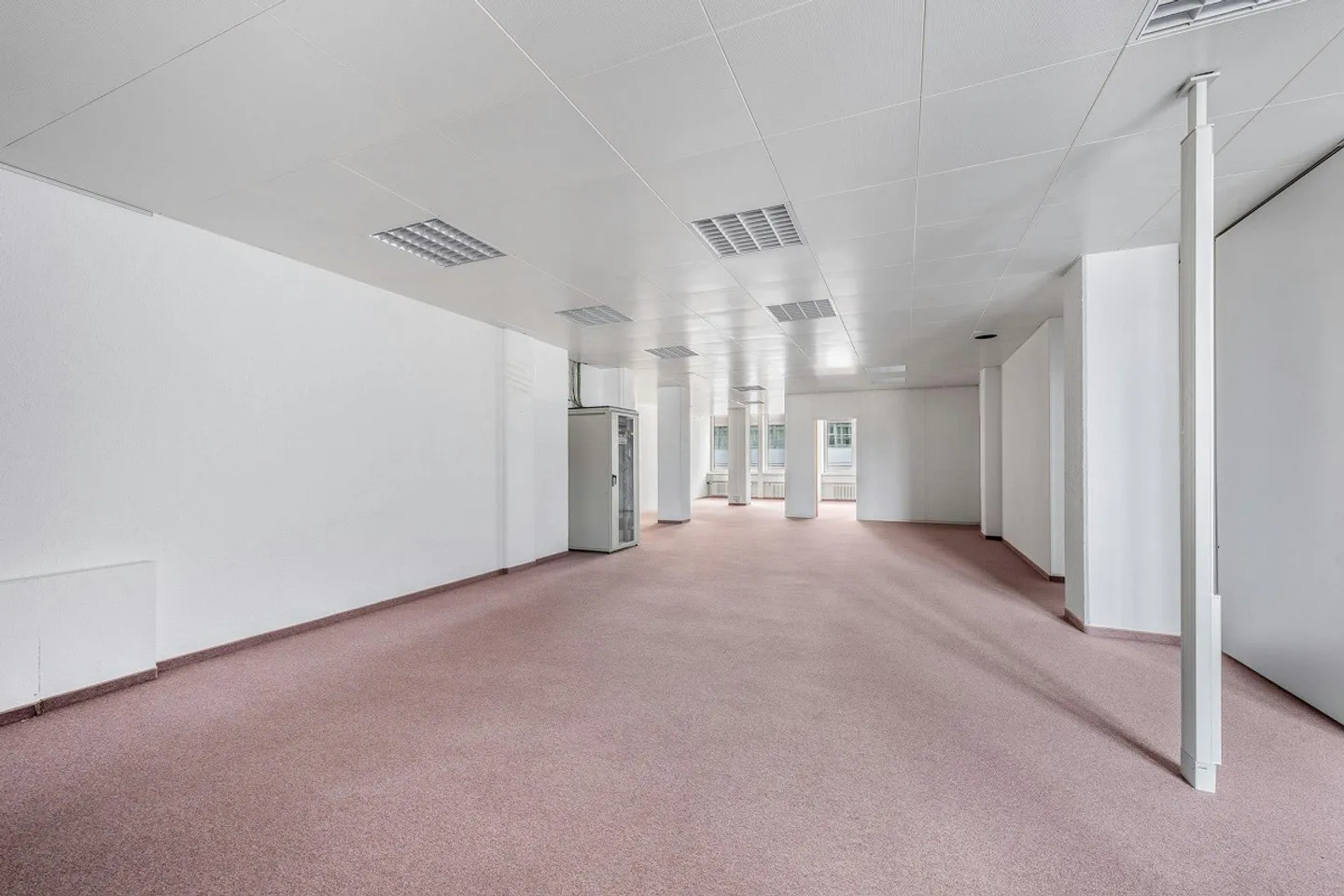 Spacious commercial/office space on the 1st floor in Zurich-Altstetten - Photo 10 of 13