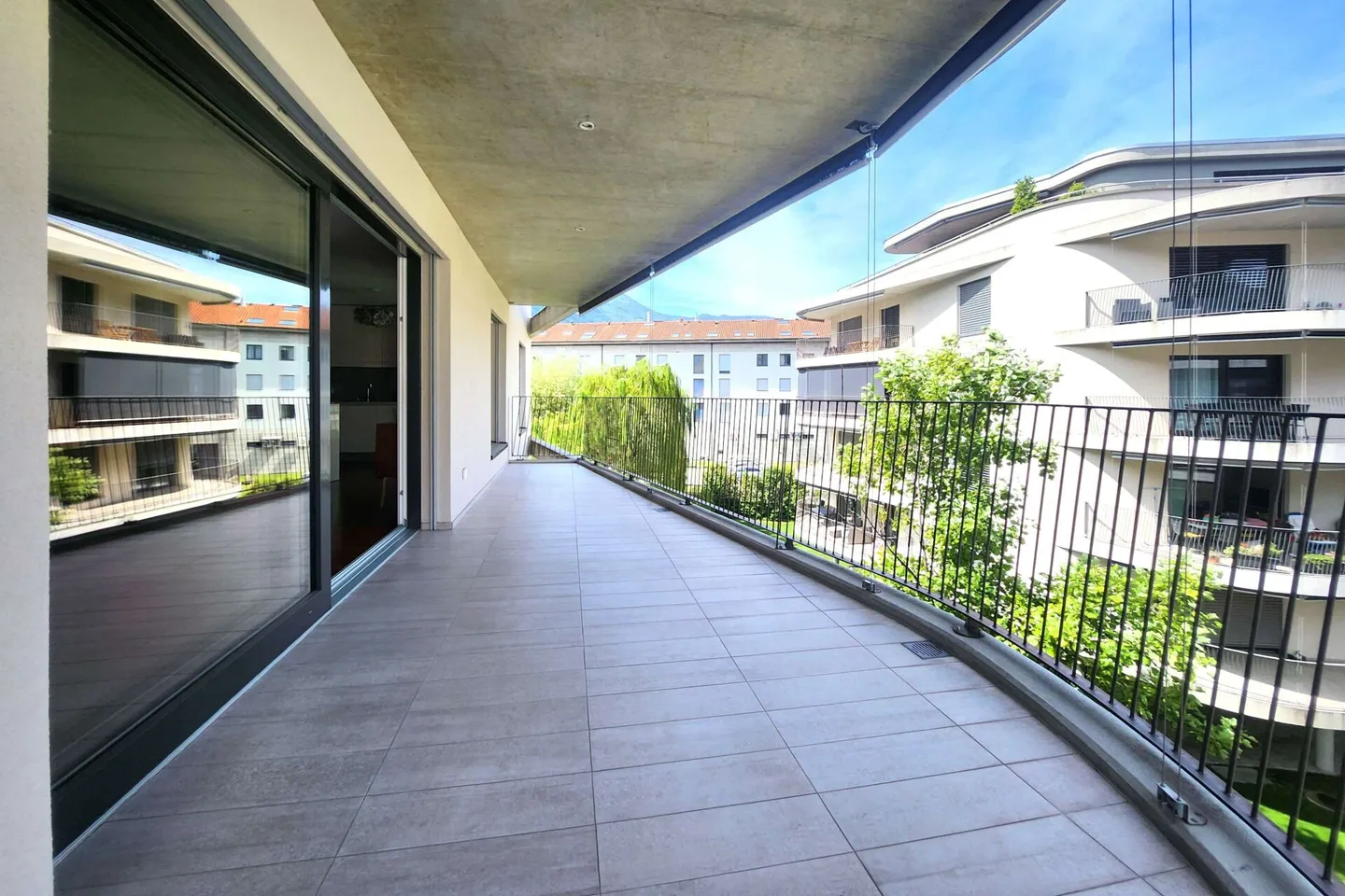 Appartamento elegante e moderno di 3,5 stanze nella migliore posizione - Foto 1 di 13