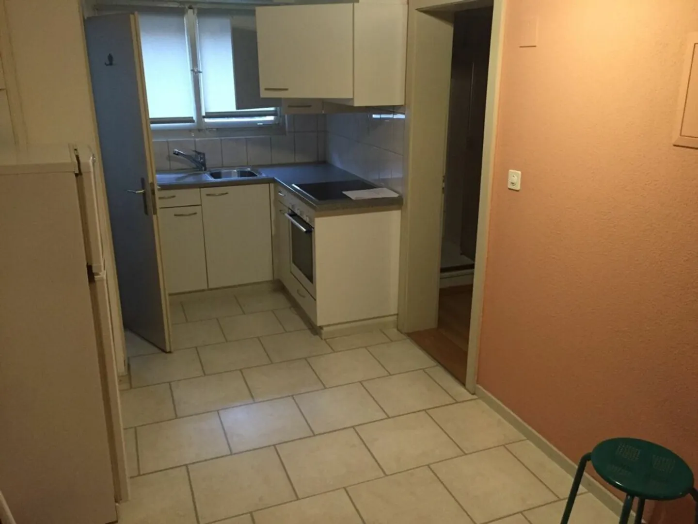 Appartement en duplex de 3,5 pièces abordable et partiellement rénové dans un emplacement central - Photo 5 sur 6