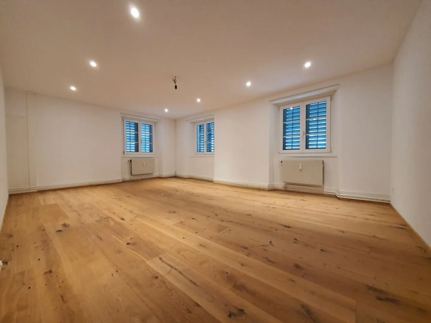 Appartement en duplex de 3,5 pièces abordable et partiellement rénové dans un emplacement central - Photo 1 sur 6