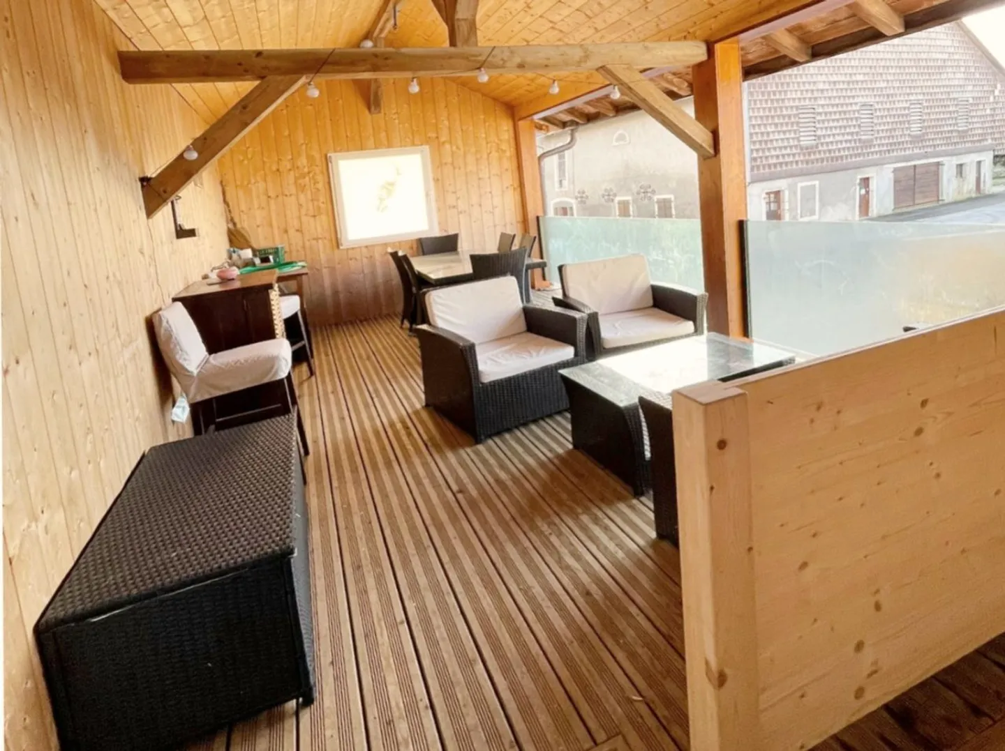 Magnificent 5.5-room apartment in a beautiful village house in Apples - Photo 2 of 13