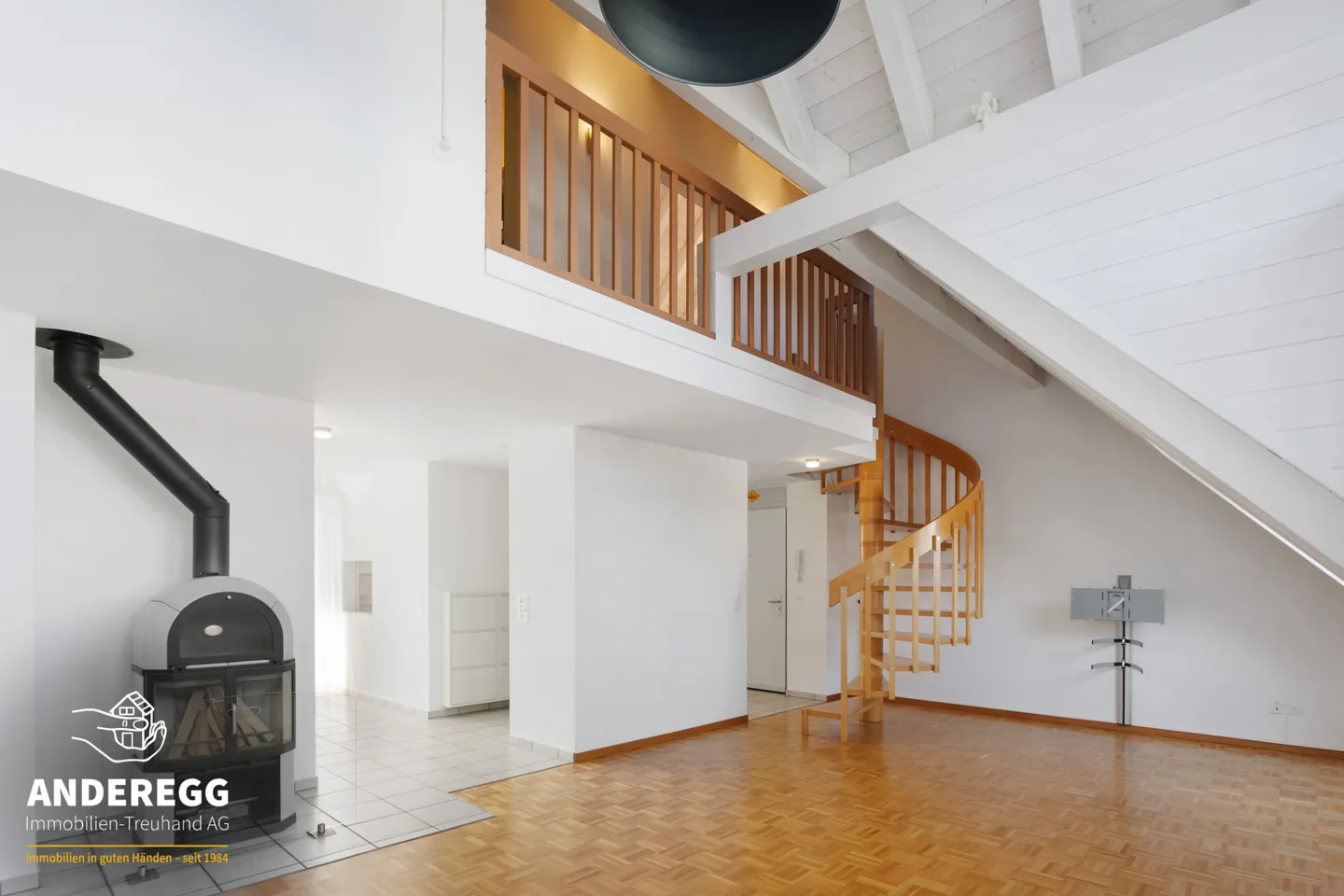 Schöne 5.5 Zi.-Dachmaisonette-Wohnung im 3. OG mit Keller und Tiefgaragenplatz - Foto 2 von 14