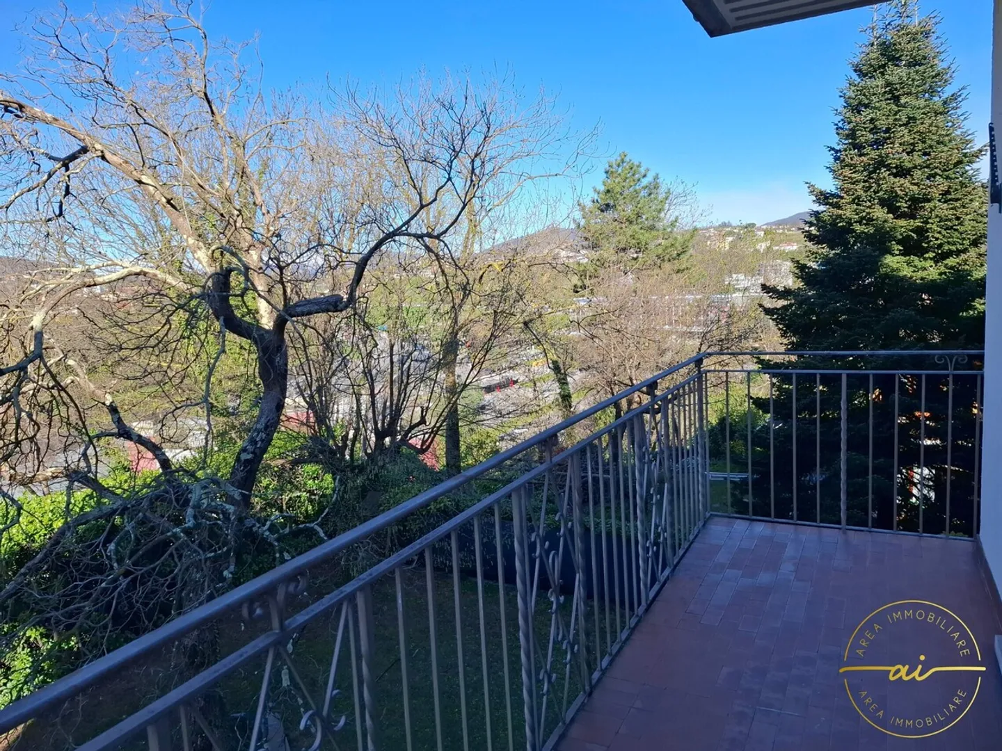 4.5-ROOM APARTMENT IN THE MIDST OF GREENERY - Photo 1 of 13